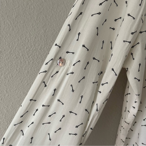 Just Living Button Down Shirt White/Black Key Print Shirt Size L - Picture 4 of 7